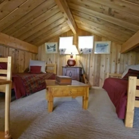 Chalet Chalet Enchastrayes, 5 Pieces, 10 Personnes - Fr-1-165-73